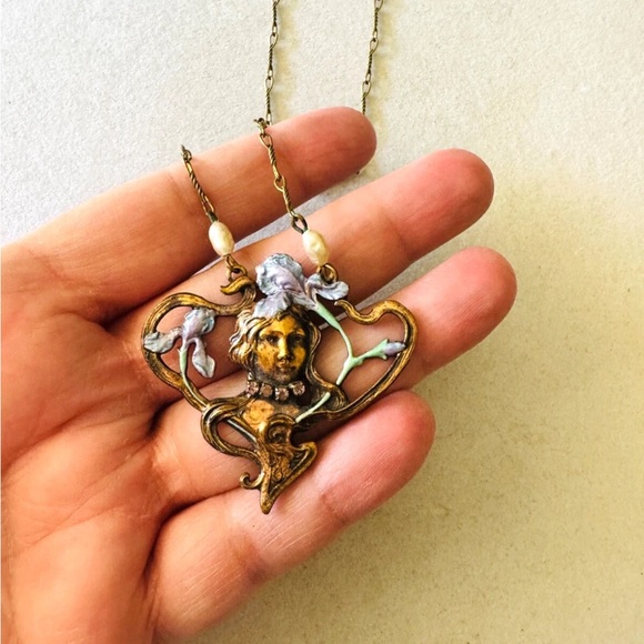 Vintage PIDIDDLY LINKS Art
Nouveau Style Woman Iris Flowers
Pendant Necklace 18" - Picture 8 of 11